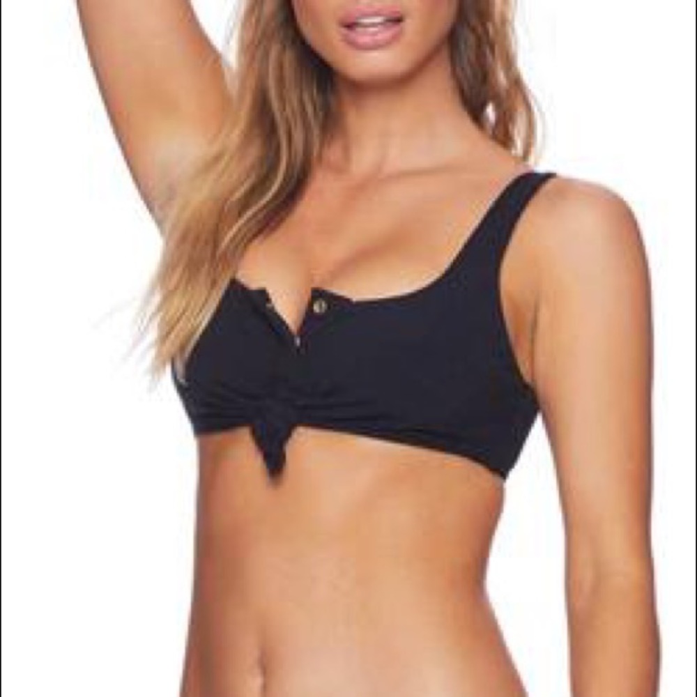 New with tags Beach Bunny Rib Tide Bikini Top